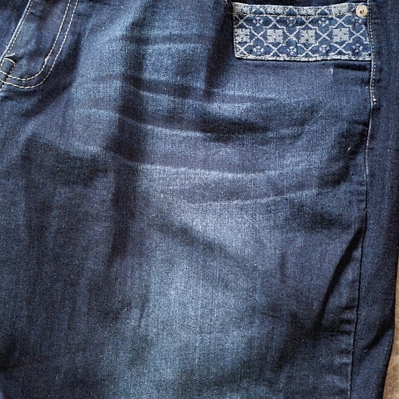 DkIN Capris Jean Med Wash Plus Size 24W - Picture 8 of 9